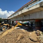 *La CAASD trabaja en reparación de avería en línea de agua potable bajo elevado Churchill con Kennedy*