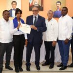 Desarrollo de la Comunidad capacita en barbería y belleza a residentes en Las Matas de Farfán