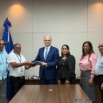 Corriente Magisterial Juan Pablo Duarte presenta propuesta de año sabático a ministro de educación