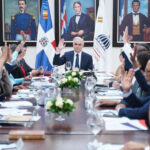 Ministro De Camps, impulsa la Estrategia Nacional de Educación Digital, aprobada por el Consejo Nacional de Educación (CNE)