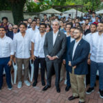 Presidente Abinader participa en conversatorio político con universitarios