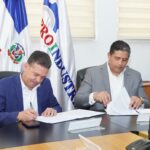 Rafael Cruz Rodríguez firma acuerdo con empresarios para dinamizar el ecosistema productivo de SDN