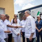 Bajo la dirección de la DASAC, miles de familias de Samaná reciben alimentos, viviendas mejoradas y un nuevo comedor comunitario