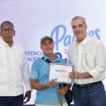 Presidente Abinader encabeza reconocimiento a miles de padres dominicanos en jornada de DASAC “Padres que Protegen”